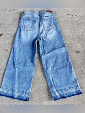 New With Tags Wrangler High Rise Wide Leg Jeans Size 12/31